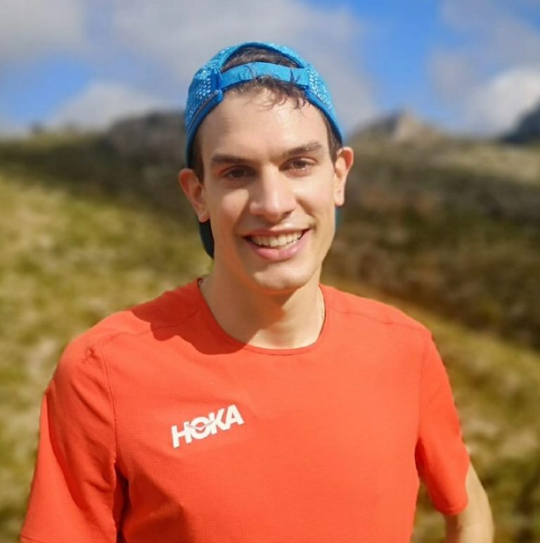 Elias Gemperli, auch bekannt als swisstrainrunner, ist ein erfahrener Langstrecken- und Marathonläufer. Erfahren Sie mehr über seine Leidenschaft für das Laufen und seine Erfolge.