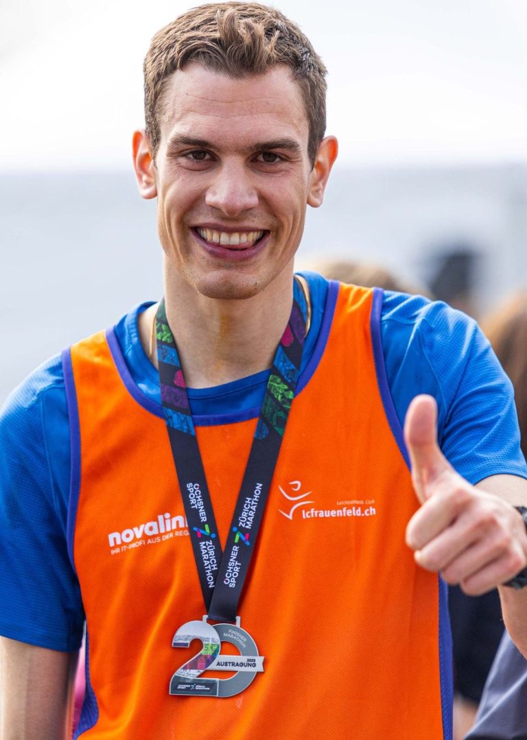 Elias Gemperli, auch bekannt als swisstrainrunner, ist ein erfahrener Langstrecken- und Marathonläufer. Erfahren Sie mehr über seine Leidenschaft für das Laufen und seine Erfolge.