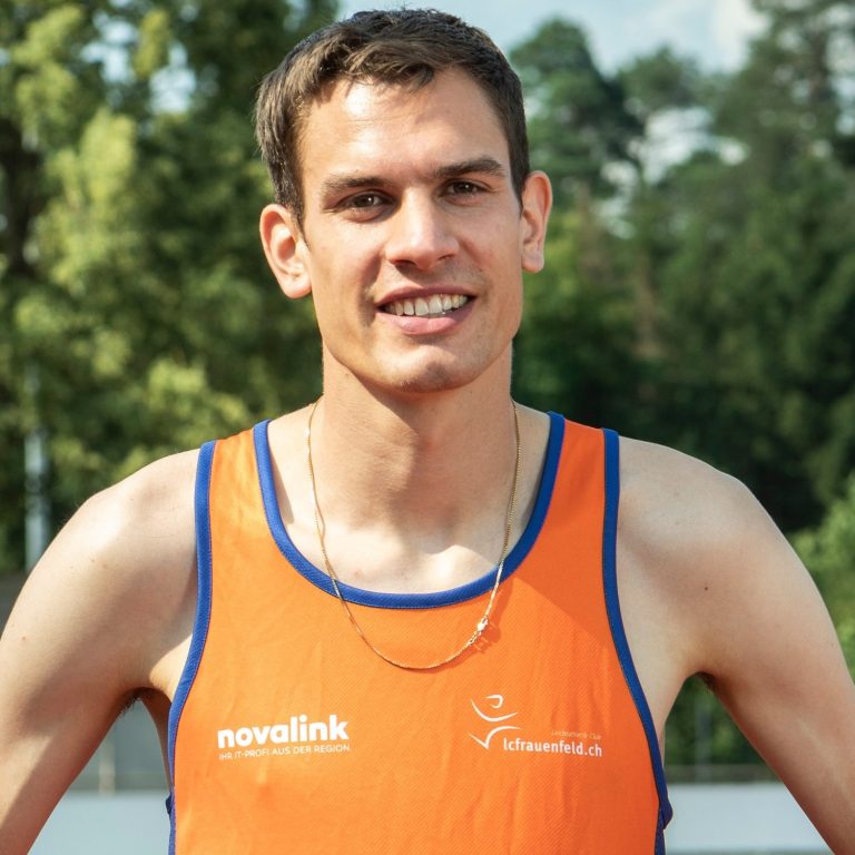 Elias Gemperli, auch bekannt als swisstrainrunner, ist ein erfahrener Langstrecken- und Marathonläufer. Erfahren Sie mehr über seine Leidenschaft für das Laufen und seine Erfolge.